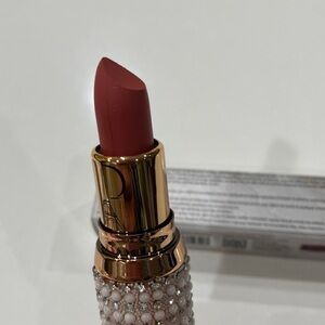 La Prestige - Luxurious Pearl-Embellished Pink Lipstick